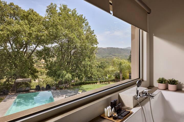 Jacuzzi*18sleep*Heated pool *2 CarsRental Included gallery image 3