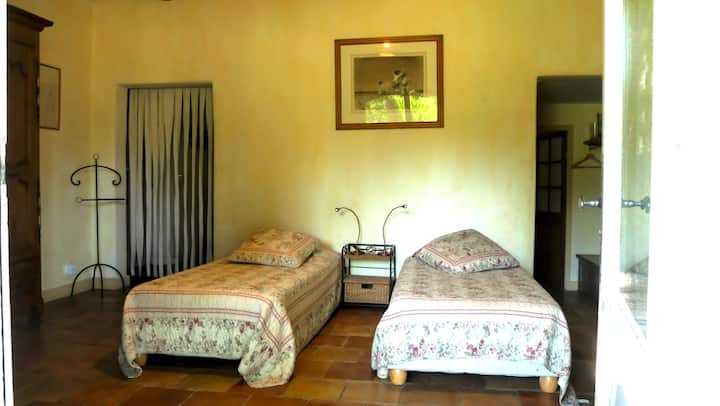 საძინებელი 4