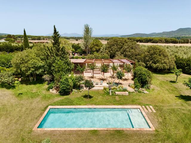 Gran Masia amb Piscina i platges a prop gallery image 4