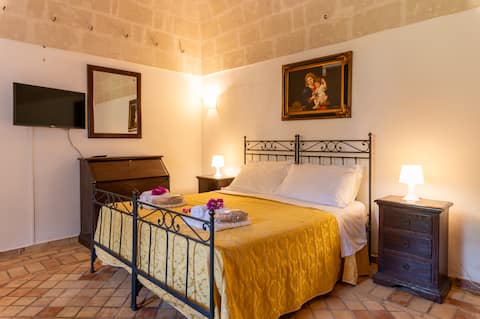 La Mimosa: Ancient Farmhouse + Marine reserve