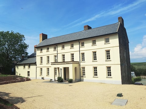 Butterhill Grange Pembrokeshire 8 bedrooms for 18