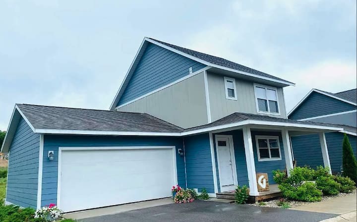 Cute Townhome In Town Of Traverse City. - Traverse City, MI
