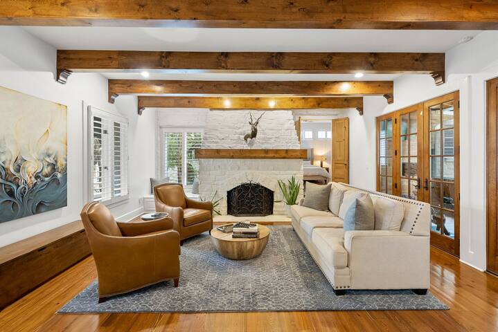 Luxury Lake Austin: Pool, Hot Tub & Boat Dock gallery image 5