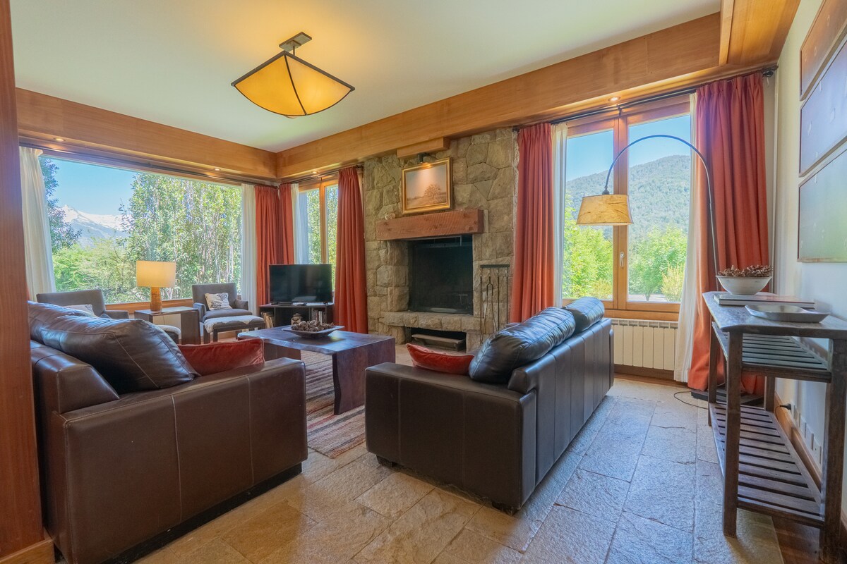 Successful Airbnb property: Very comfortable house with excellent views. in Departamento Bariloche