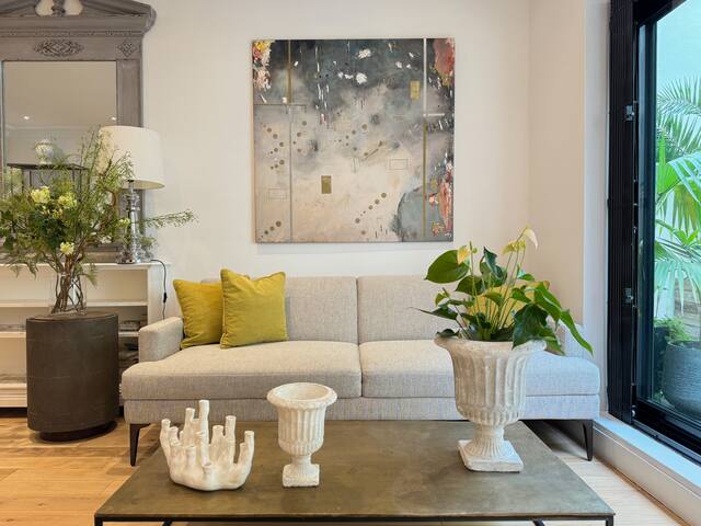 Chic Belgravia stay with concierge & gardens gallery image 2