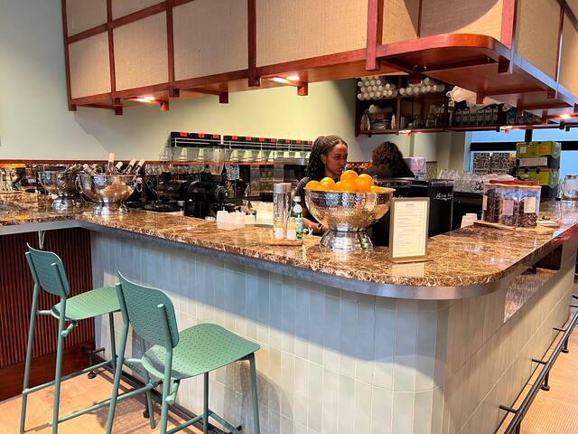 Chic Belgravia stay with concierge & gardens gallery image 4