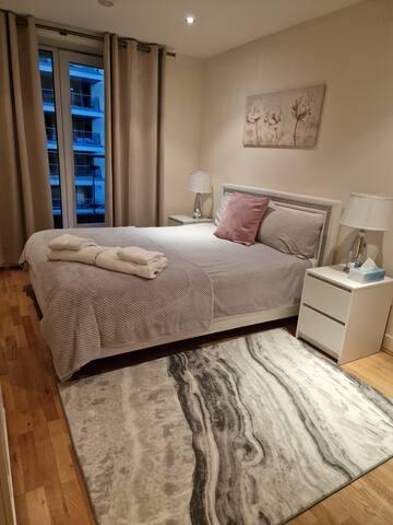 LUXURIOUS 3 BEDROOM BY THE RIVER gallery image 5