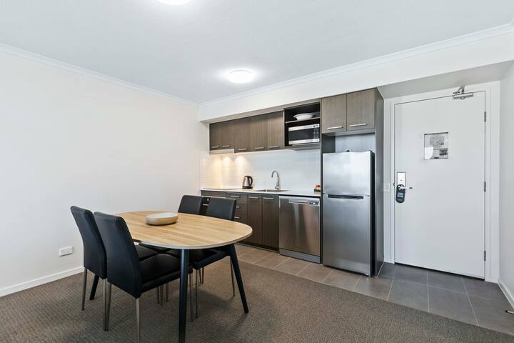 Executive Two Bedroom Apartment gallery image 3