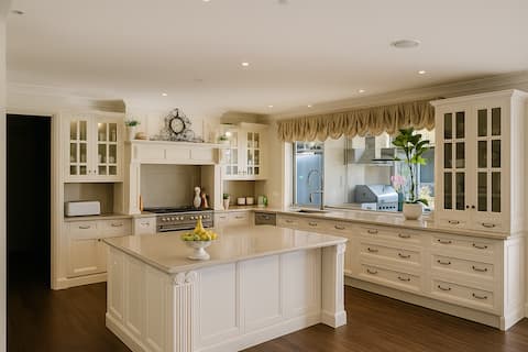 Epic Home: Pool, Sauna, Cinema & more - Sleeps 28