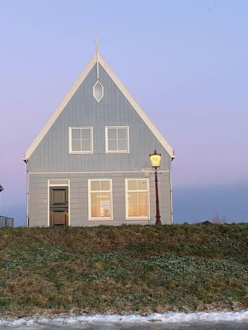 Unieke dijkwoning in Amsterdam