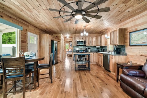 Top performing Airbnb: The Blue Bear! Quiet and private on 1.77 acres. in East Tennessee Foothills