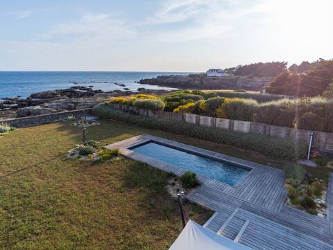 Exclusive oceanfront villa, serenity and design