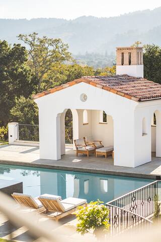 Exquisite Estately Villa gallery image 3