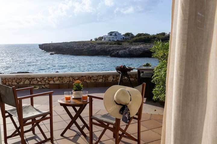 Wonderful seafront villa with private pool​.