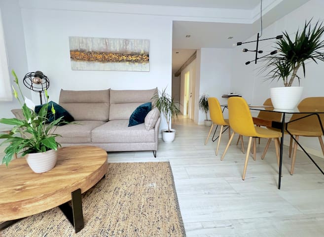 ♥︎ Gorgeous Central Apartment – Beachfront – 3 BD