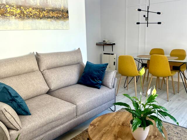 ♥︎ Gorgeous Central Apartment – Beachfront – 3 BD gallery image 4