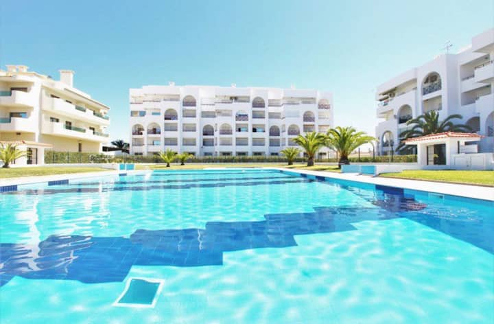Apartamento Com Piscina - Porches