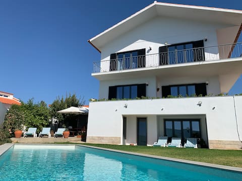 Top Airbnb: Great View Pool Villa by S Pedro do Estoril Beach in União Das Freguesias De Carcavelos E Parede