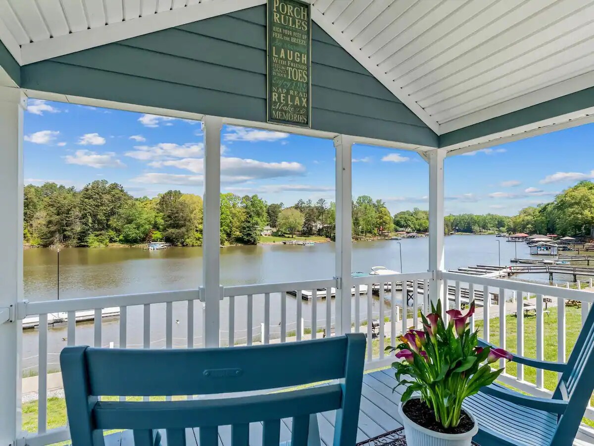 C19Pet Friendly Lakefront Paradise Houses for Rent in Sherrills Ford