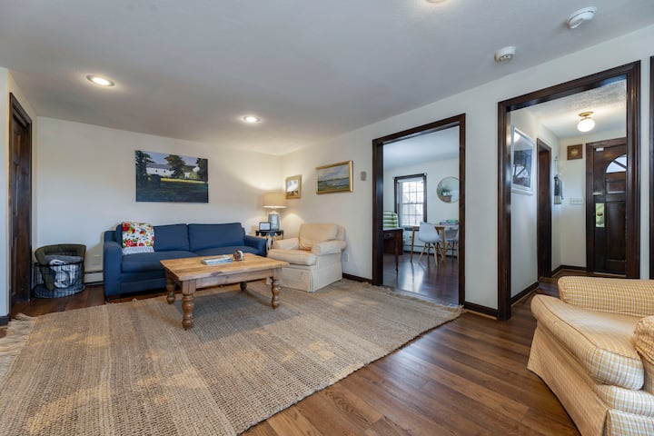 Cozy Riverfront Cottage -Mystic, Beaches & Casino - Misquamicut, RI