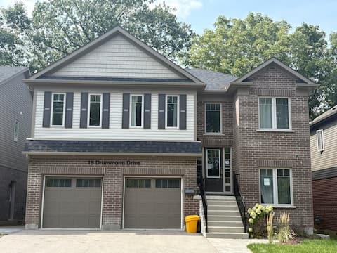 Guest Favorite House in South Kitchener min to 401
