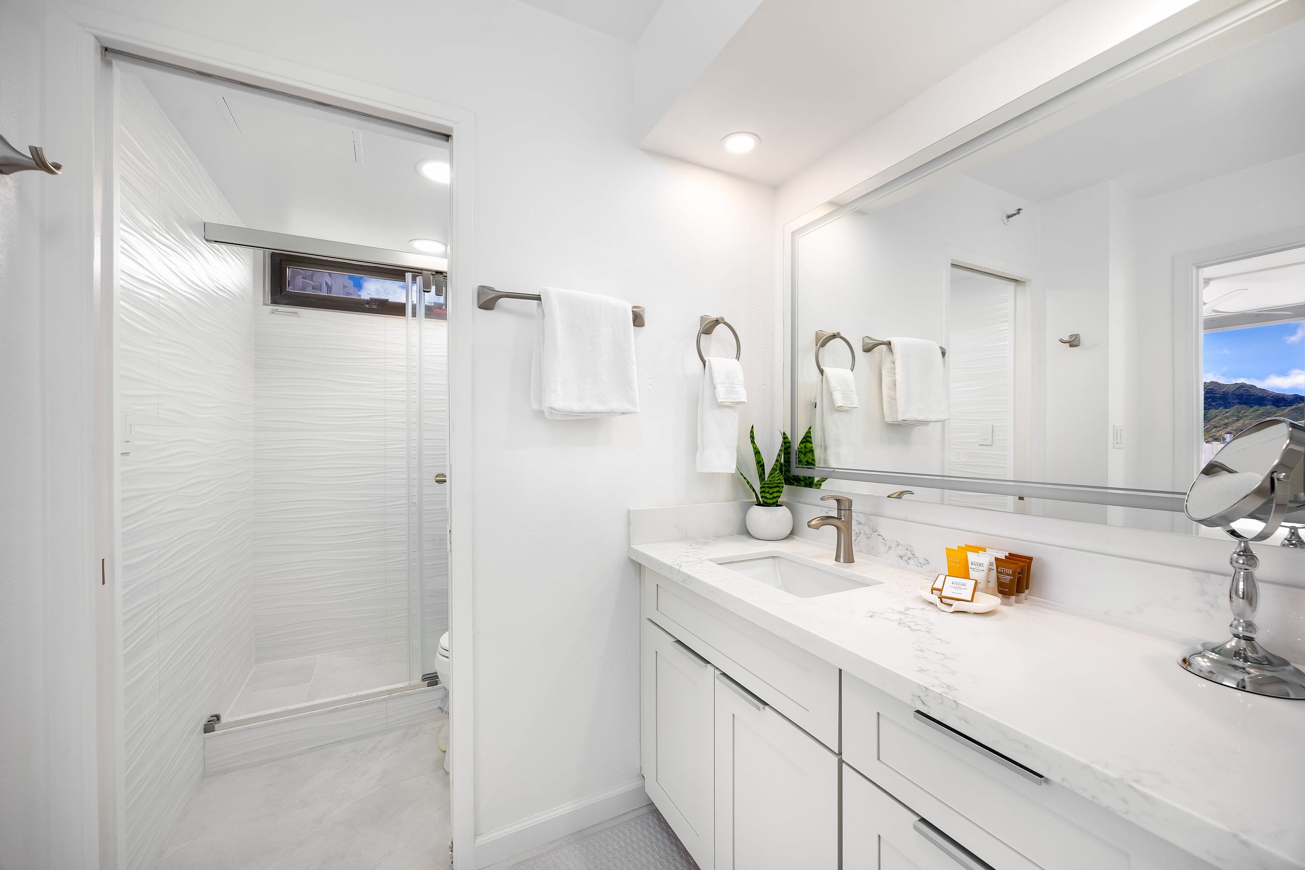 Condo in Honolulu · ★4.85 · 1 bedroom · 2 beds · 1 private bath - Image 47