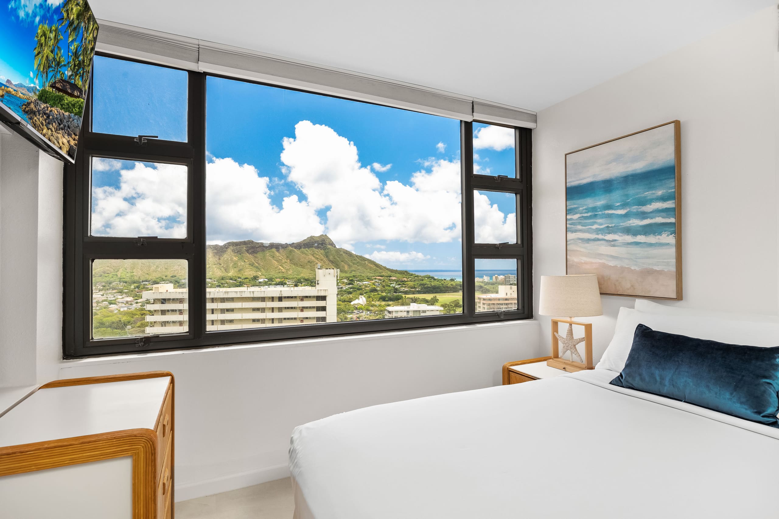 Condo in Honolulu · ★4.85 · 1 bedroom · 2 beds · 1 private bath - Image 43