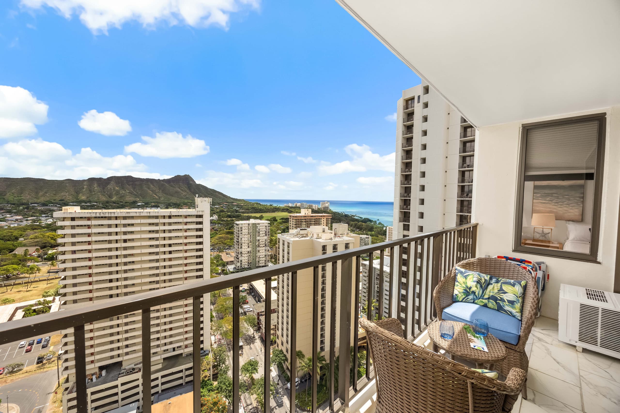 Condo in Honolulu · ★4.85 · 1 bedroom · 2 beds · 1 private bath - Image 52