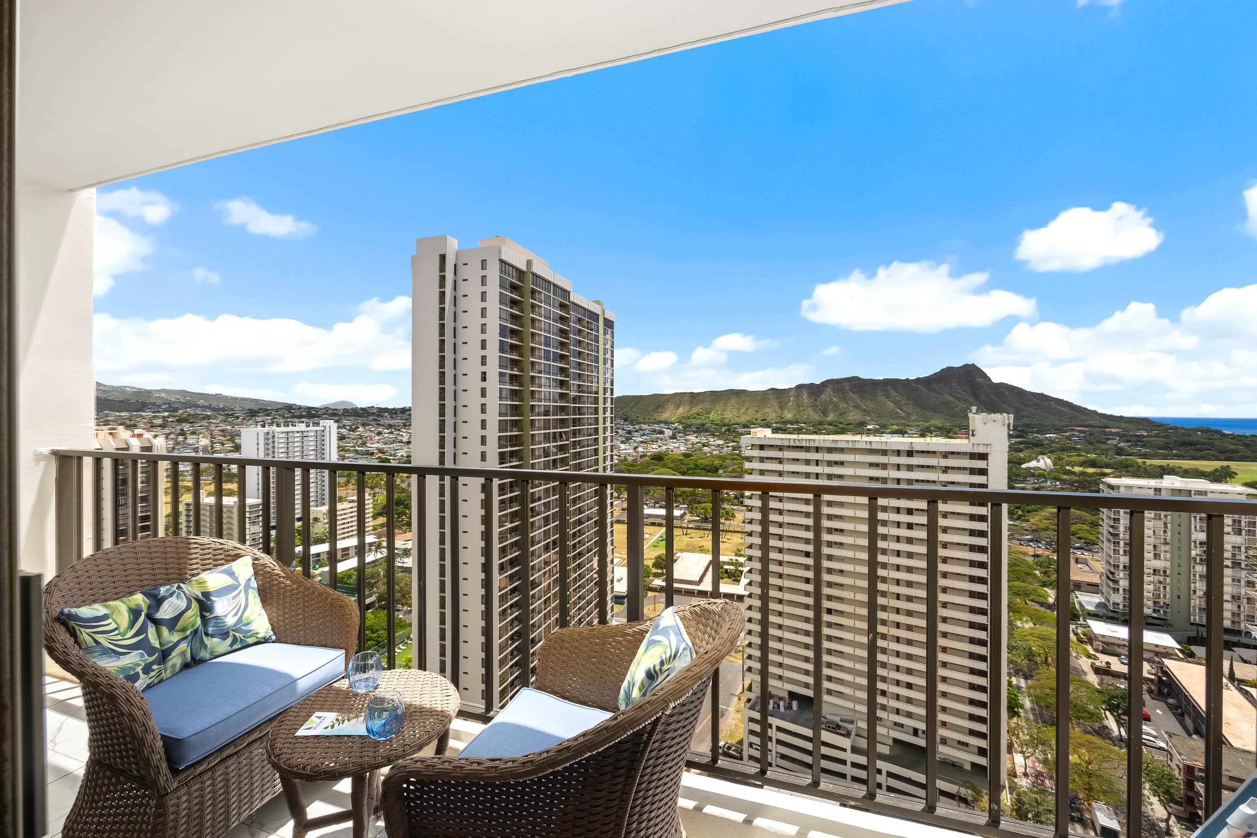 Condo in Honolulu · ★4.85 · 1 bedroom · 2 beds · 1 private bath - Image 53