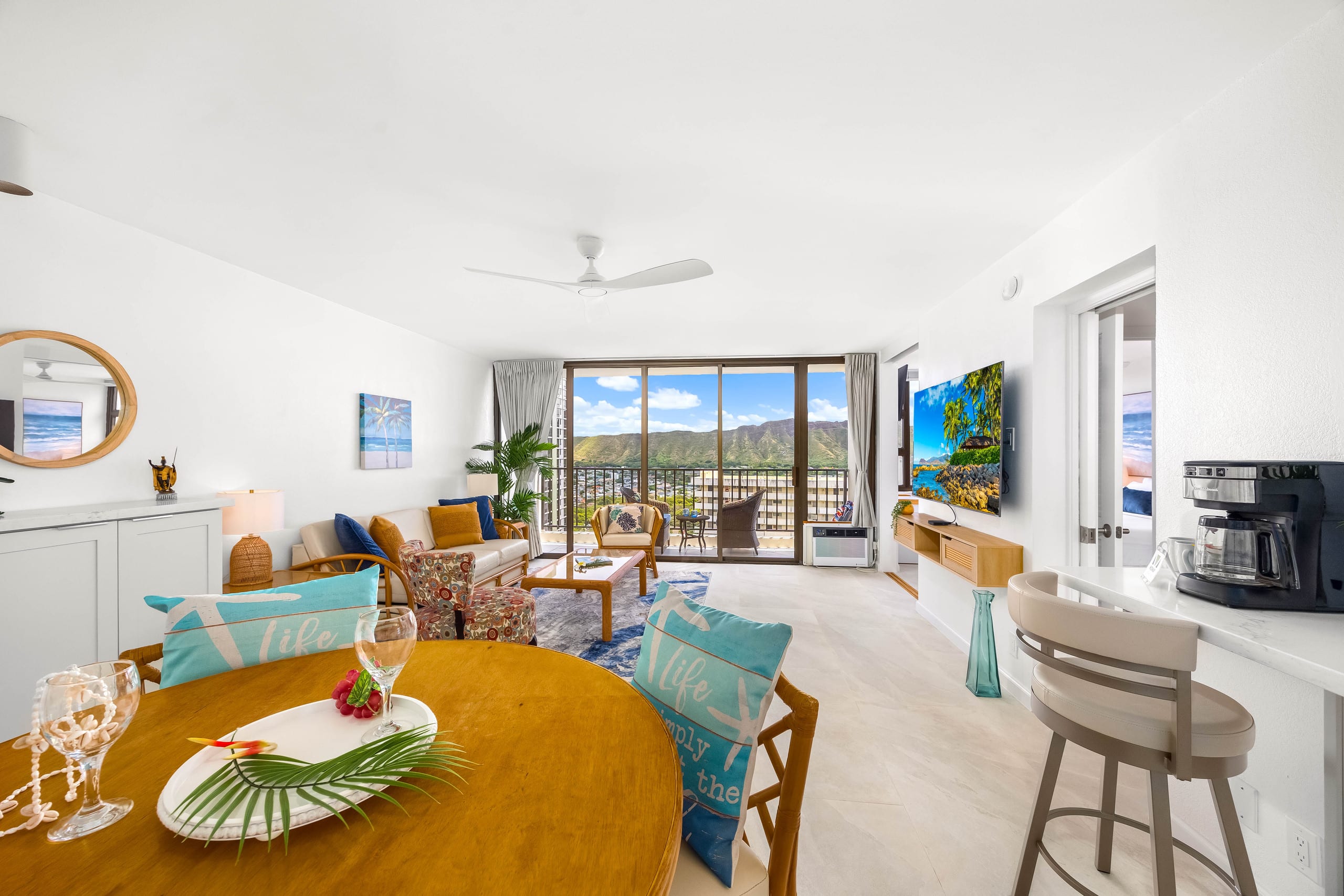 Condo in Honolulu · ★4.85 · 1 bedroom · 2 beds · 1 private bath - Image 35