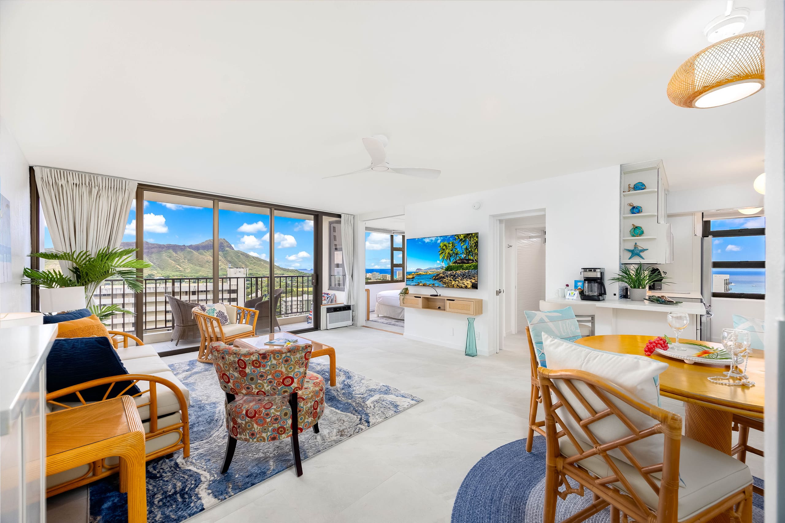 Condo in Honolulu · ★4.85 · 1 bedroom · 2 beds · 1 private bath - Image 14