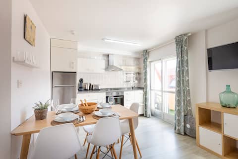 Anuncio de Airbnb popular: Two-bedroom apartment Portonovo 140m Caneliñas Beach en Sanxenxo