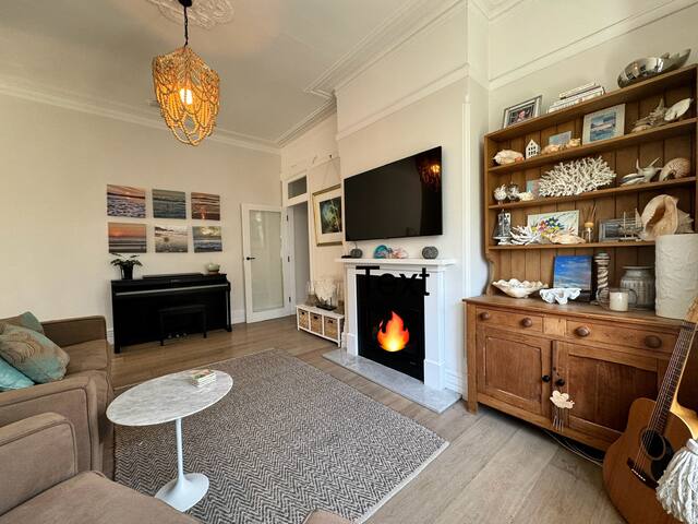 Coastal Style Home Walk to Beach Shops Restaurants gallery image 3