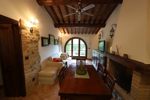 Top Airbnb: Traditional Tuscan apartment with amazing views a Gambassi Terme