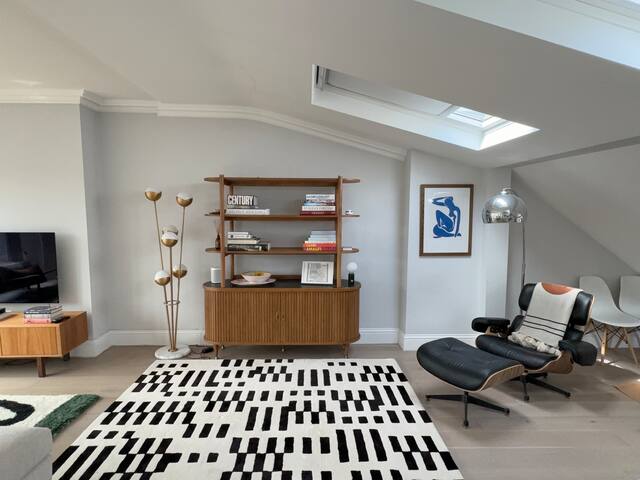 Elegant 3b/3b Notting Hill apt w/terrace/AC gallery image 2
