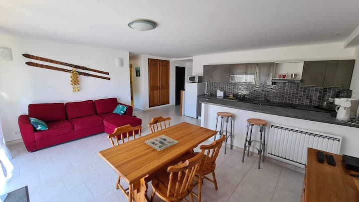 Appartement En Rez De Jardin Dans Maison - Montclar