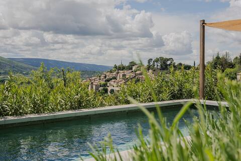 L'Escarpe: House with view of Bonnieux