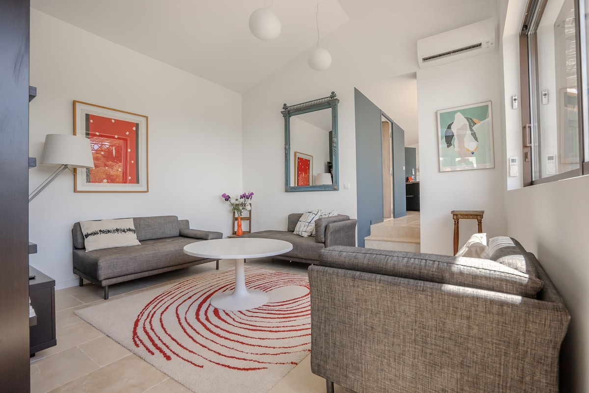 Annonce Airbnb populaire: L'Escarpe: House with view of Bonnieux à Bonnieux