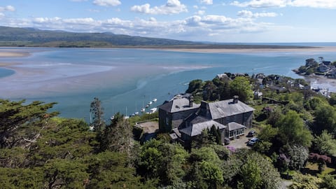 Stunning sea views
spacious, tranquil with terrace