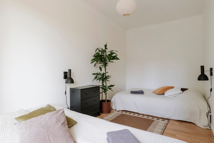 2nd 140x200cm bed