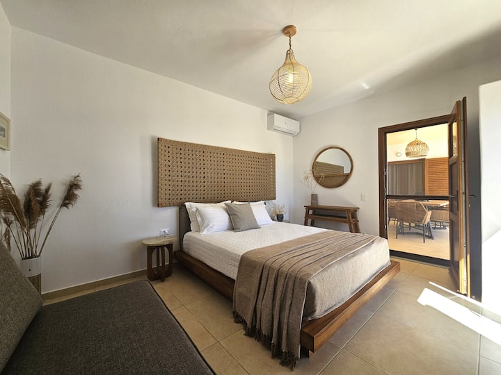 Bedroom (Suite A)