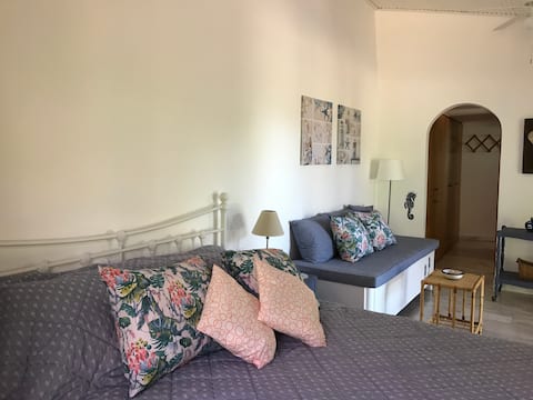 Successful Airbnb property: Charming Beach Cottage - A Paradise on Earth in δήμος λουτρακίου περαχώρας αγίων θεοδώρων