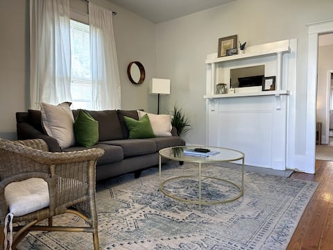 ☆ The Blue Bungalow Downtown (A) - Very Clean!