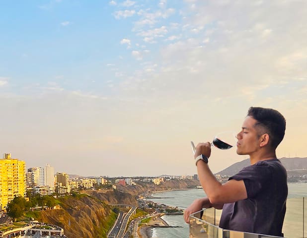 Entire home with 3 bedrooms in Miraflores - Luxe Pacific Ocean terrace! King 4BR/3BA Larcomar