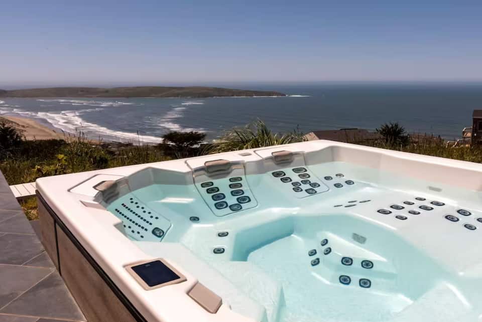 A cliff-top coastal house above Dillon Beach, Dillon Beach, California, United States, photo 10 of 10