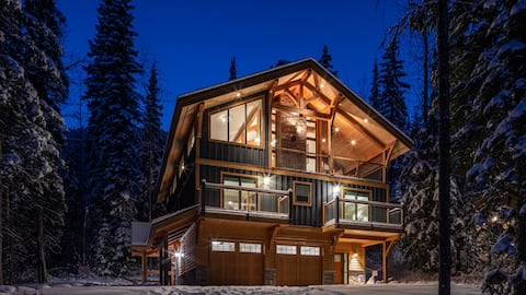 Valhalla: 6 bedroom luxury home at Kicking Horse