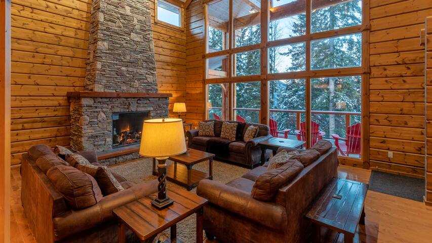 Lush Mountain Accommodations managed Airbnb listing 3