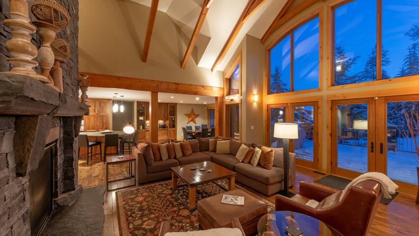 Lush Mountain Accommodations managed Airbnb listing 1