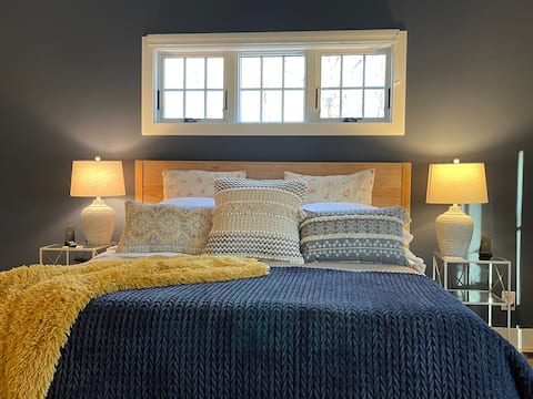 King size suite
Private entrance
Fireplace&2 baths