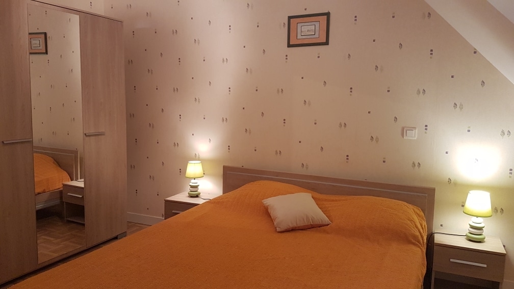 spálňa na poschodí – posteľ široká 1,60 m